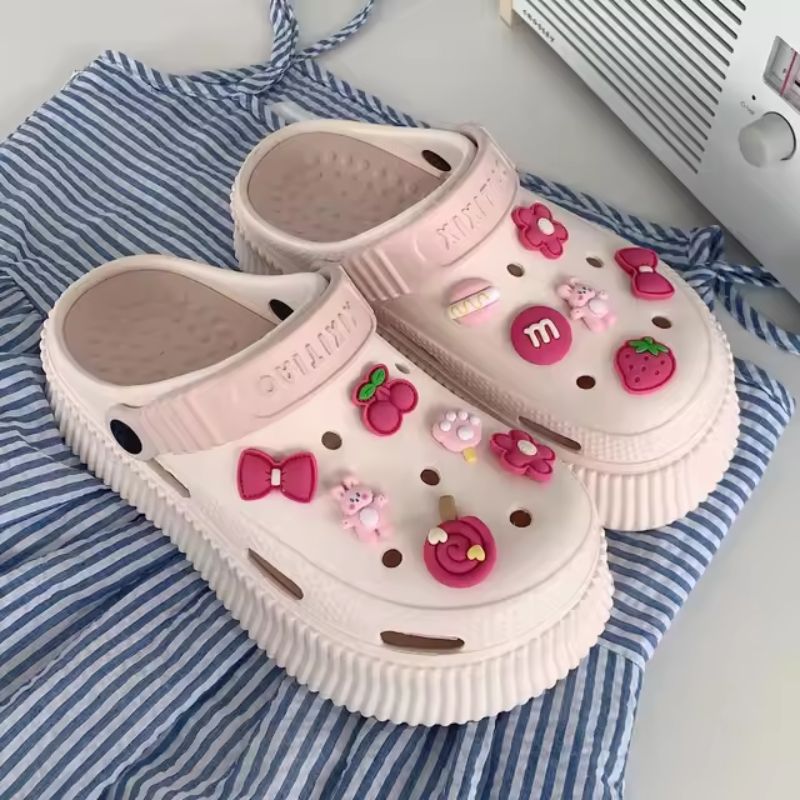 Crocs Classic, Sandália confortável para passar horas em pé sem sentir dores, feito com material super resistentes, essa sandalia é perfeita para quem busca conforto