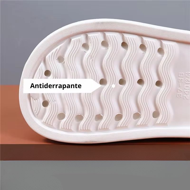 Sandália Crocs animada, super confortavel e macia, perfeita para pessoas que precisam ficar muito tempo em pé, mecanico, medico, enfermeiro etc