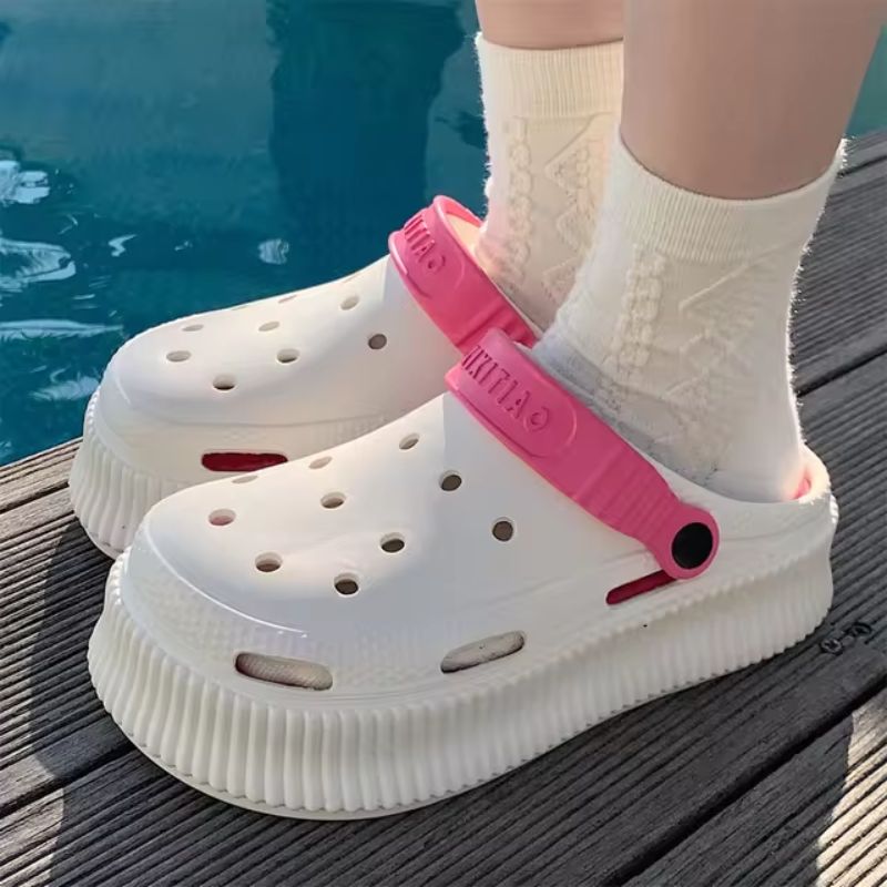 Crocs Classic, Sandália confortável para passar horas em pé sem sentir dores, feito com material super resistentes, essa sandalia é perfeita para quem busca conforto