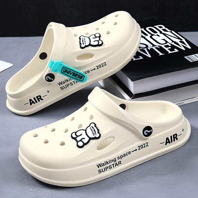 Sandália Crocs animada, super confortavel e macia, perfeita para pessoas que precisam ficar muito tempo em pé, mecanico, medico, enfermeiro etc