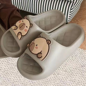 Chinelo Slide nuvem com desenho de capivara, na cor preto, marrom, cáqui e branco, sandalias super confortaveis