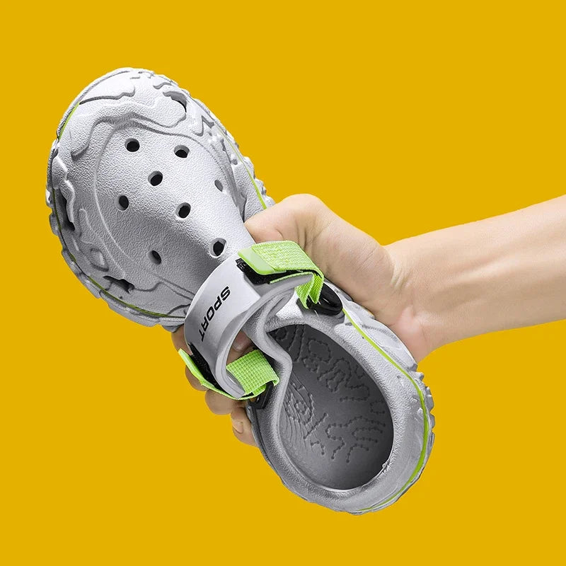 Sandália Crocs, feita com material resistente, super confortavel, perfeito para caminhadas longas, ajuda contra as dores nos pés. Perfeito para homens com estilo