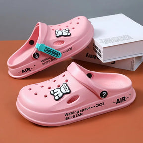 Sandália Crocs animada, super confortavel e macia, perfeita para pessoas que precisam ficar muito tempo em pé, mecanico, medico, enfermeiro etc