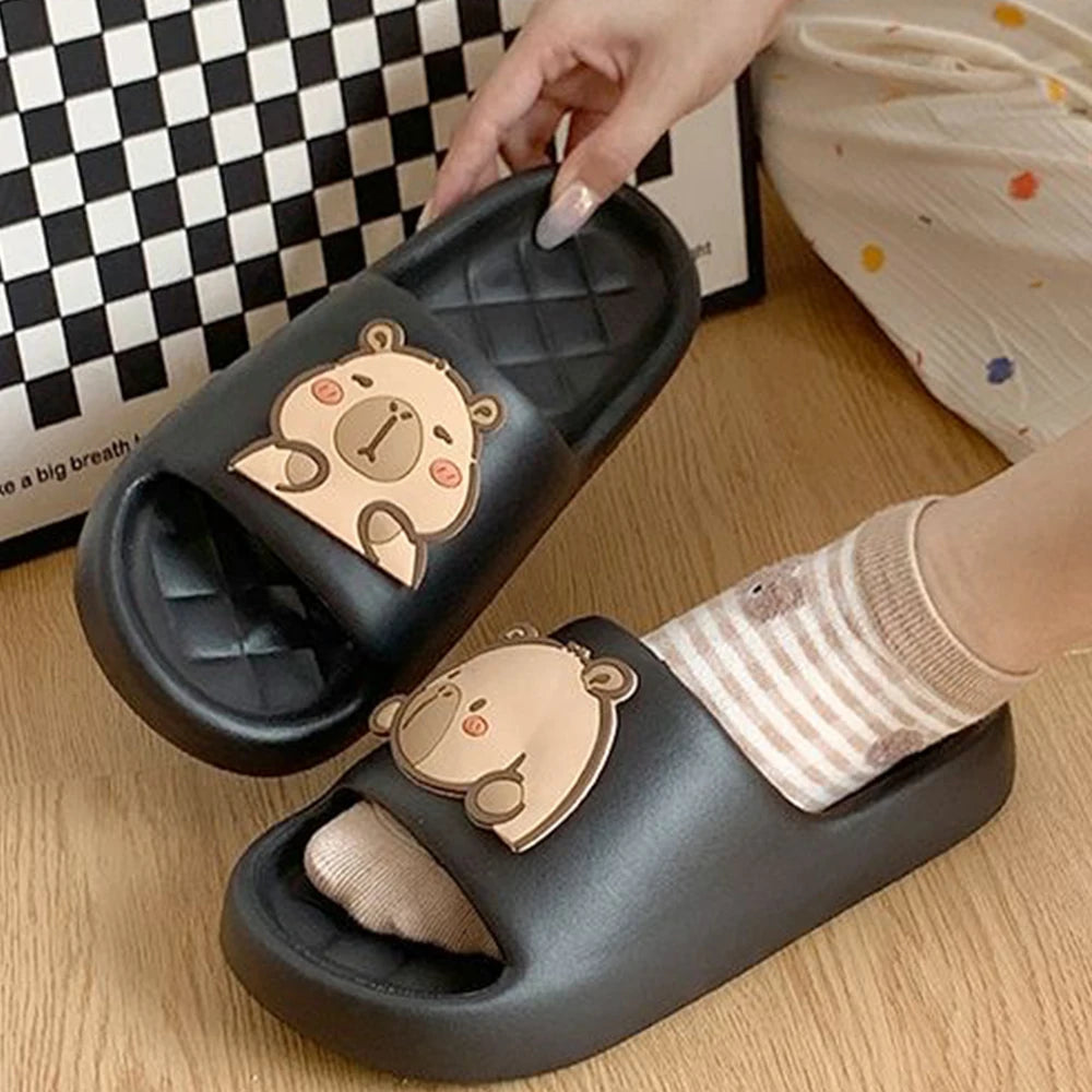 Chinelo Slide nuvem com desenho de capivara, na cor preto, marrom, cáqui e branco, sandalias super confortaveis