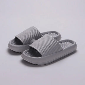 Chinelo slide nuvem confortavel: Os Chinelos Passo Sereno garantem que além do conforto, você terá as roupas que merece! Eles proporcionam um ajuste natural e leve, e suporte contínuo para seus pés.  Encaixe perfeitamente em qualquer ocasião, valorize o seu conforto e estilo hoje mesmo!