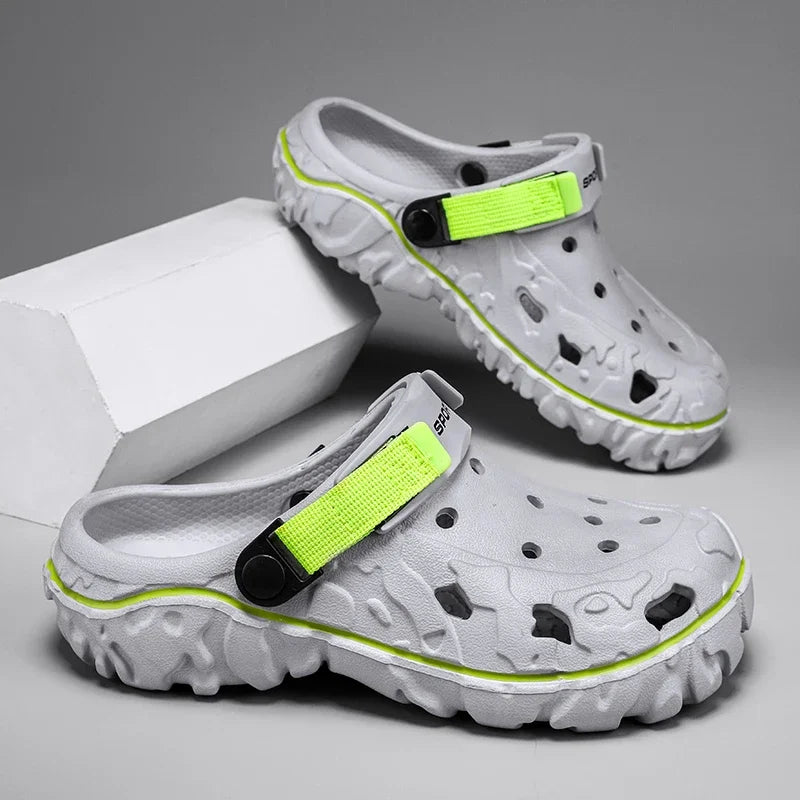 Sandália Crocs, feita com material resistente, super confortavel, perfeito para caminhadas longas, ajuda contra as dores nos pés. Perfeito para homens com estilo