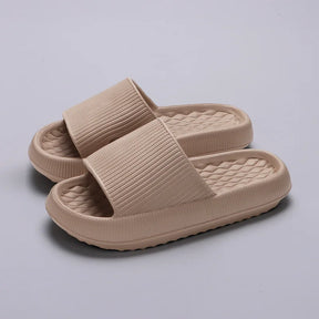 Chinelo slide nuvem confortavel: Os Chinelos Passo Sereno garantem que além do conforto, você terá as roupas que merece! Eles proporcionam um ajuste natural e leve, e suporte contínuo para seus pés.  Encaixe perfeitamente em qualquer ocasião, valorize o seu conforto e estilo hoje mesmo!